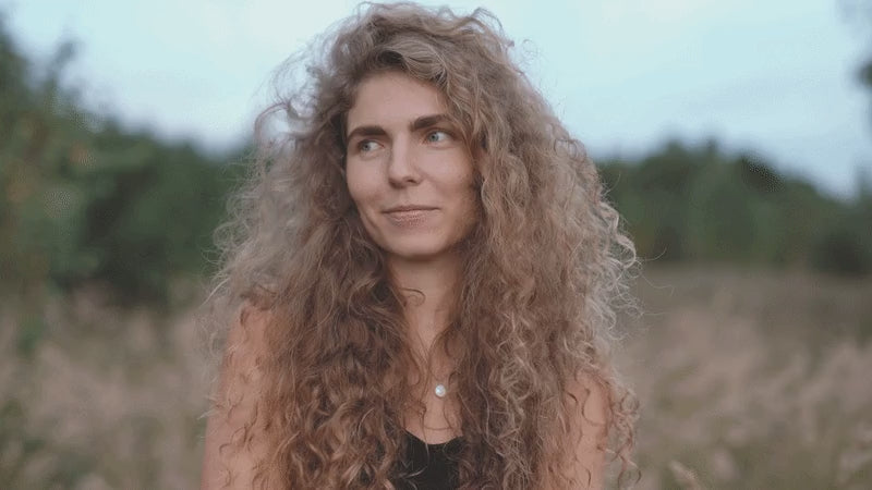 donna capelli ricci naturali Metodo ACM Anima Riccia